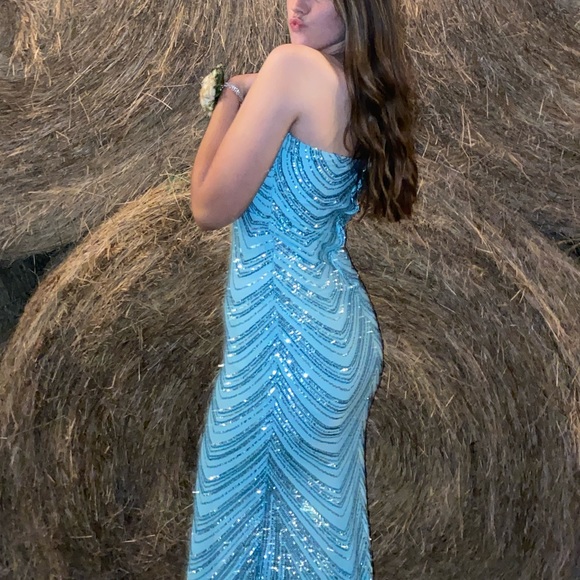 Dillards Prom Dress, size 9/10 - Picture 6 of 7